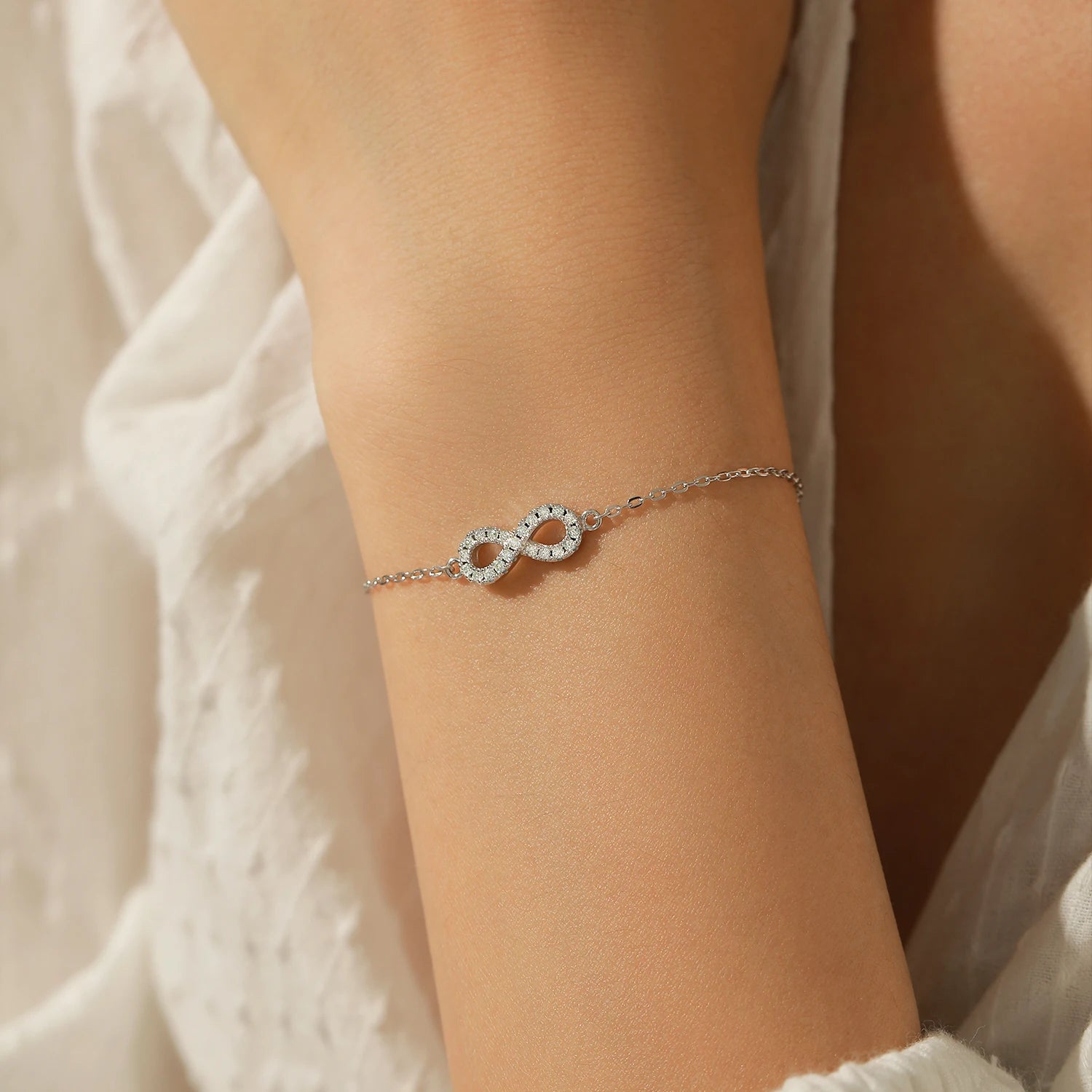 AMARA MOISSANITE INFINITY BRACELET - NARAVOCO