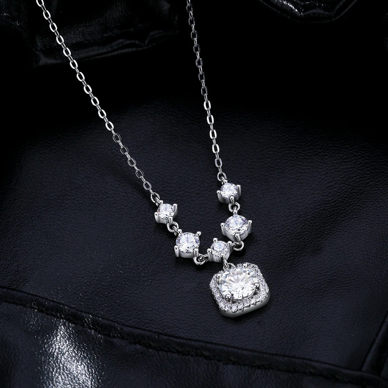 CELESTE MOISSANITE DIAMOND PENDANT - NARAVOCO