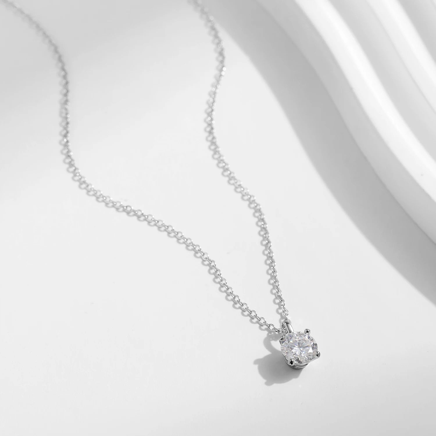 ELISE SOLITAIRE MOISSANITE DIAMOND PENDANT - NARAVOCO