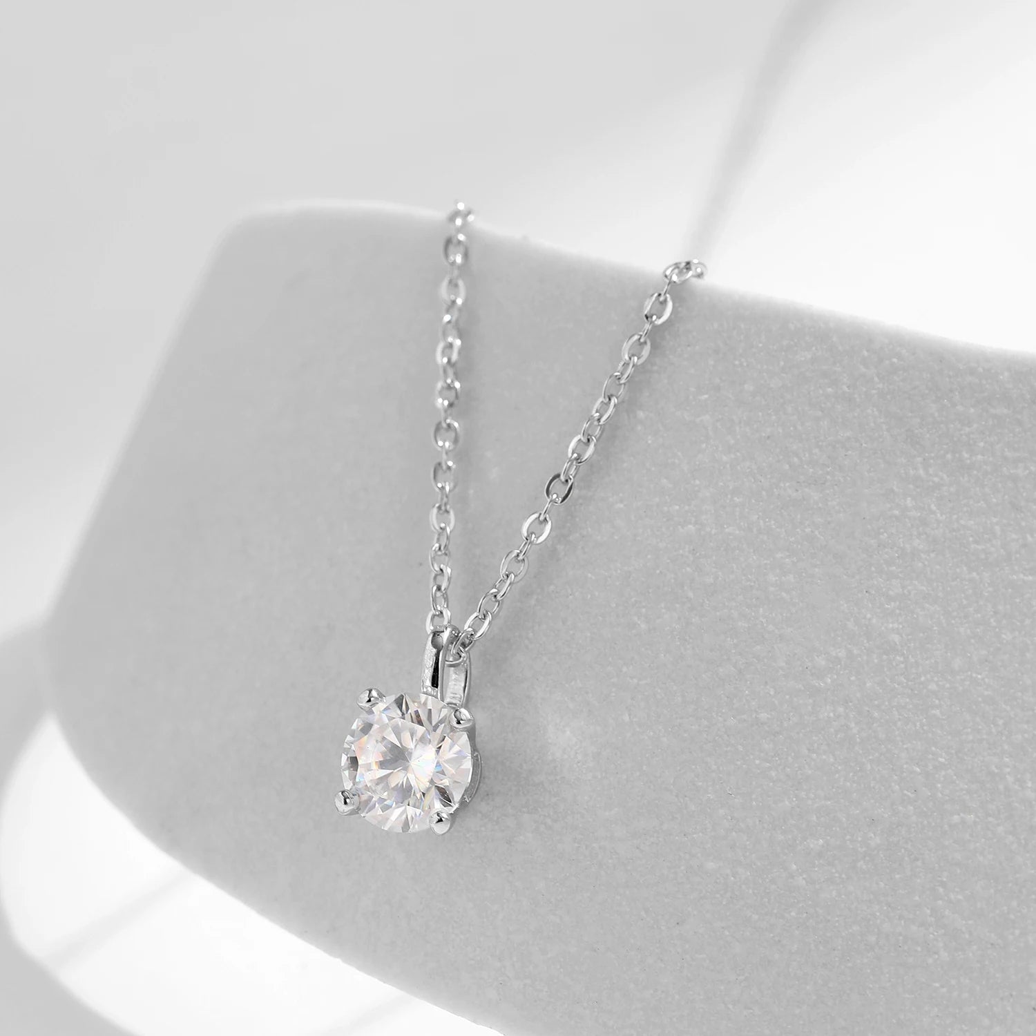 ELISE SOLITAIRE MOISSANITE DIAMOND PENDANT - NARAVOCO