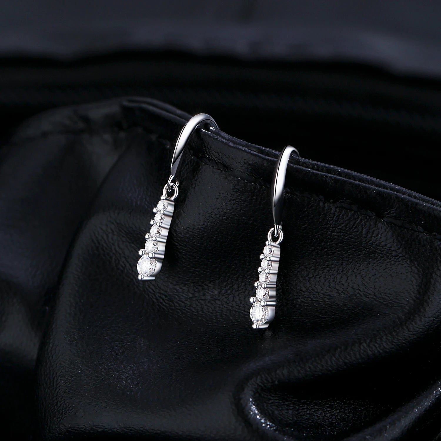 LUNA MOISSANITE DIAMOND DROP EARINGS - NARAVOCO