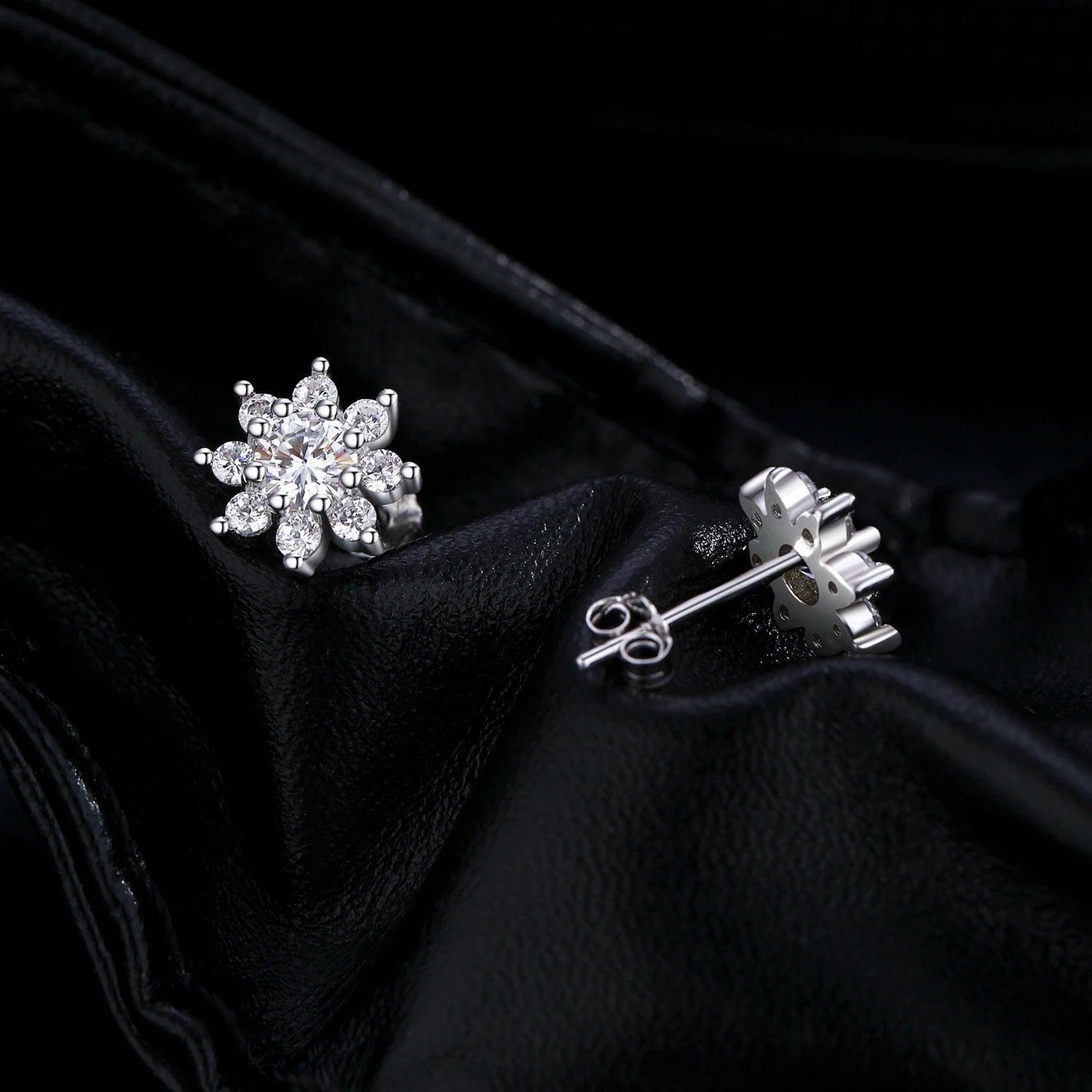 SERA MOISSANITE DIAMOND STUDS - NARAVOCO