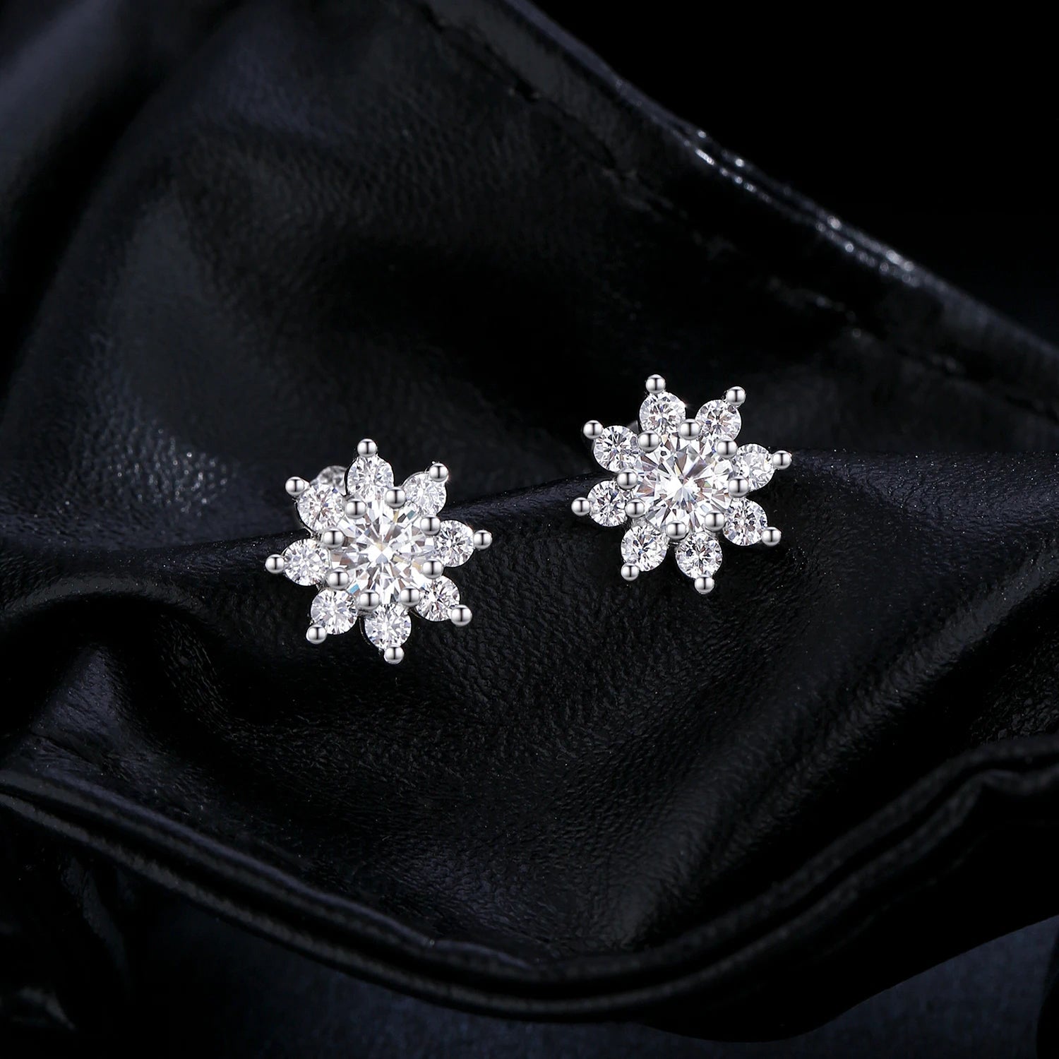 SERA MOISSANITE DIAMOND STUDS - NARAVOCO