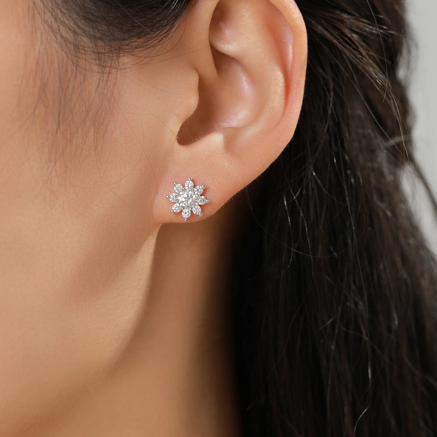 SERA MOISSANITE DIAMOND STUDS - NARAVOCO